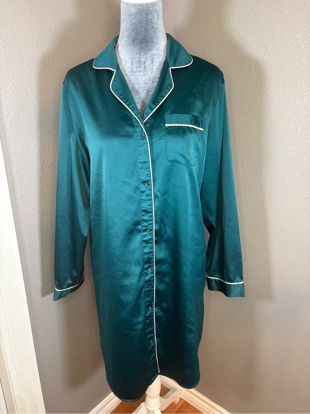 Stars Above Emerald Green Satin Nightshirt with Contrast Piping Size S